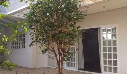 Casa para venda em Vila Santo Antônio de 267.00m² com 4 Quartos, 4 Suites e 4 Garagens