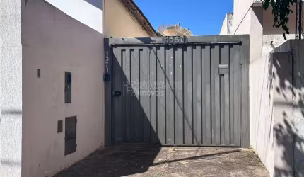 Casa para venda em Centro de 230.00m² com 3 Quartos, 1 Suite e 8 Garagens
