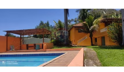 Chácara para venda em Chácaras Vista Alegre de 260.00m² com 2 Quartos, 1 Suite e 6 Garagens