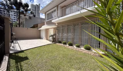 Casa para venda em Juvevê de 300.00m² com 5 Quartos, 2 Suites e 4 Garagens