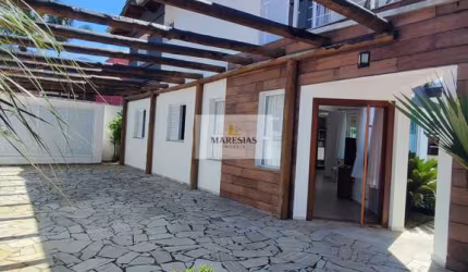Casa para venda em Maresias de 450.00m² com 6 Quartos, 3 Suites e 4 Garagens