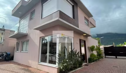 Casa para venda em Maresias de 250.00m² com 3 Quartos, 3 Suites e 2 Garagens