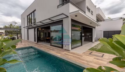 Casa para venda em Condomínio Lagoinha de 330.00m² com 5 Quartos, 5 Suites e 4 Garagens