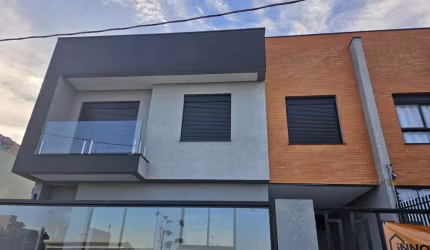 Sobrado para venda em Portão de 120.00m² com 3 Quartos, 1 Suite e 2 Garagens