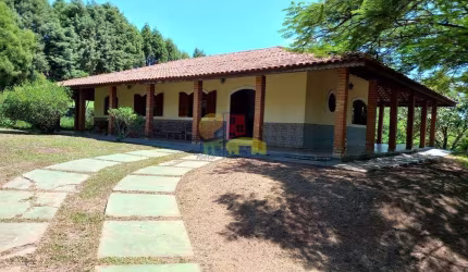 Casa para venda em Chácara Dos Pinhais de 412.00m² com 5 Quartos, 1 Suite e 3 Garagens