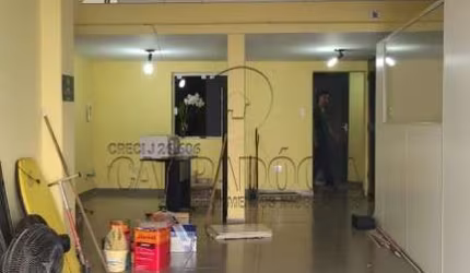 Sala Comercial para venda e aluguel em Centro de 130.00m²