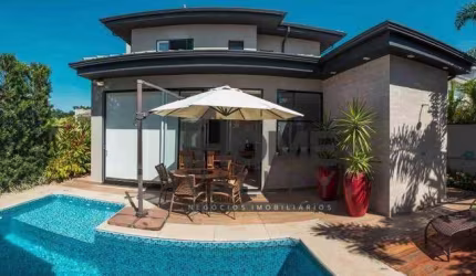 Casa de Condomínio para venda em Condomínio Fiorella de 358.00m² com 3 Quartos, 3 Suites e 6 Garagens
