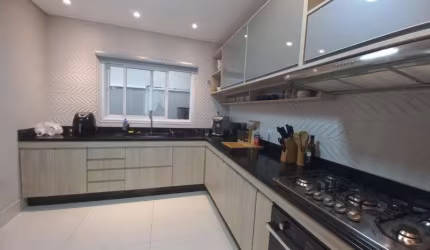 Casa para alugar em Jardim Astro de 303.00m² com 3 Quartos, 1 Suite e 4 Garagens
