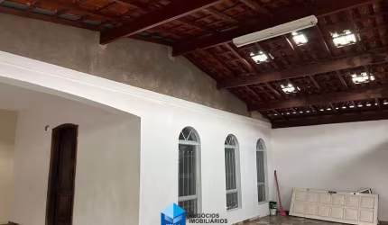 Casa para venda em Jardim São Francisco de 192.00m² com 3 Quartos e 4 Garagens