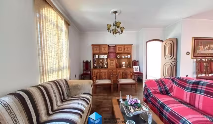 Casa para venda em Vila Claudia de 262.00m² com 3 Quartos, 1 Suite e 1 Garagem