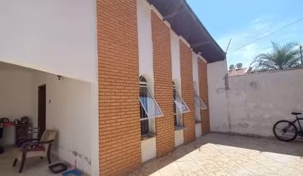 Casa para venda em Jardim Caieira de 170.00m² com 4 Quartos, 2 Suites e 4 Garagens