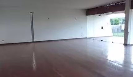 Casa para venda em Vila Paraíso de 520.00m² com 3 Quartos, 1 Suite e 4 Garagens