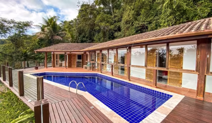 Casa de Condomínio para venda em Caçandoca de 250.00m² com 4 Quartos, 4 Suites e 5 Garagens