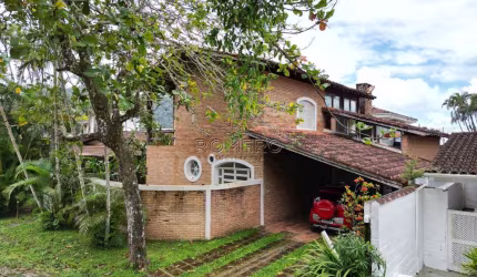 Casa de Condomínio para venda em Lagoinha de 345.00m² com 3 Quartos, 3 Suites e 2 Garagens
