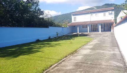 Casa para venda em Maranduba de 150.00m² com 2 Quartos, 2 Suites e 6 Garagens