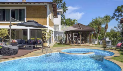 Casa de Condomínio para venda e aluguel em Arujázinho Iv de 720.00m² com 5 Quartos, 3 Suites e 8 Garagens