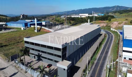 Galpão / Depósito / Armazém para alugar em Taboão de 5600.00m²
