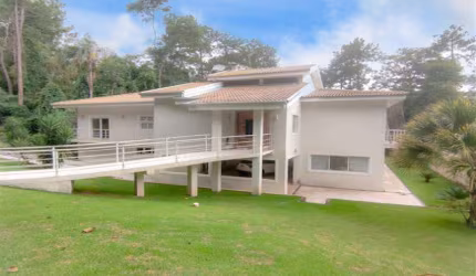 Sobrado para venda em Arujázinho I, Ii E Iii de 550.00m² com 3 Quartos, 3 Suites e 4 Garagens