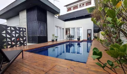 Casa de Condomínio para venda em Arujázinho Iv de 270.00m² com 4 Quartos e 1 Suite
