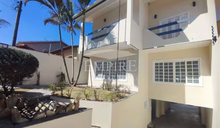 Sobrado para venda em Arujá Center Ville de 340.00m² com 3 Quartos, 1 Suite e 2 Garagens