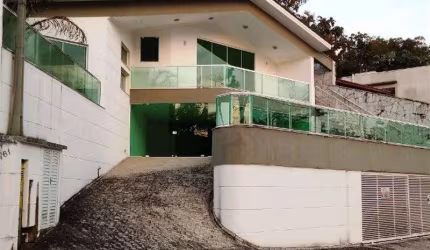 Sobrado para venda em Arujázinho I, Ii E Iii de 600.00m² com 4 Quartos, 4 Suites e 3 Garagens