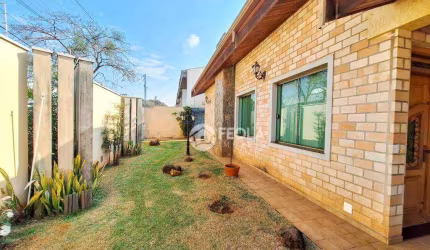 Casa para venda em Residencial Horto Florestal Jacyra I de 335.00m² com 3 Quartos, 3 Suites e 4 Garagens