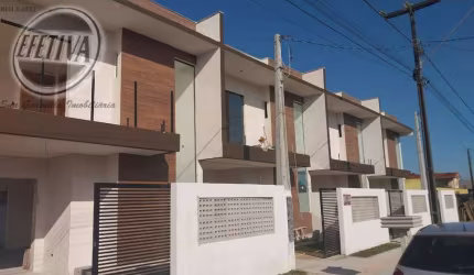 Sobrado para venda em Guaratuba de 97.00m² com 3 Quartos, 1 Suite e 1 Garagem
