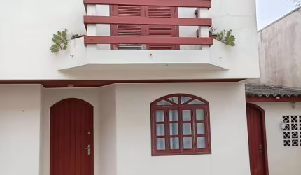 Sobrado para venda em Matinhos de 62.00m² com 2 Quartos e 2 Garagens