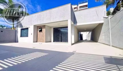 Casa para venda em Guaratuba de 283.00m² com 7 Quartos, 2 Suites e 5 Garagens