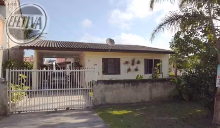 Casa para venda em Guaratuba de 120.00m² com 3 Quartos e 2 Garagens
