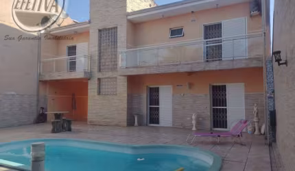 Casa para venda em Guaratuba de 334.00m² com 3 Quartos, 1 Suite e 5 Garagens