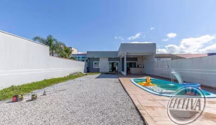 Casa para venda em Matinhos de 70.00m² com 2 Quartos e 5 Garagens