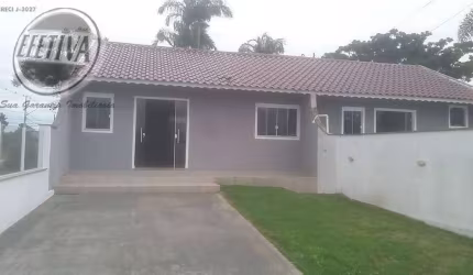 Casa para venda em Guaratuba de 70.00m² com 2 Quartos e 2 Garagens