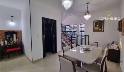 Sobrado para venda em Centro de 215.00m² com 4 Quartos, 2 Suites e 3 Garagens