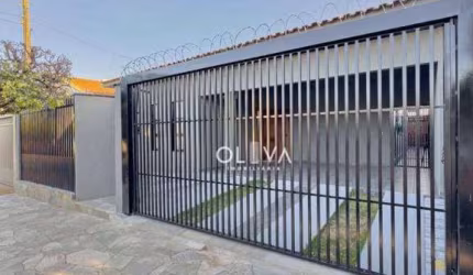 Casa para venda em Vila São Judas Tadeu de 212.00m² com 3 Quartos, 1 Suite e 2 Garagens