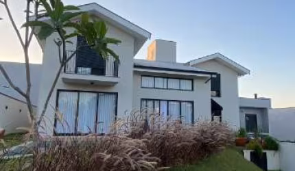Casa para venda em Jardim Mantova de 333.00m² com 3 Quartos, 3 Suites e 4 Garagens