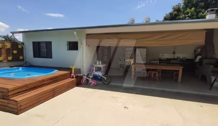 Casa para venda em São Pedro de 180.00m² com 3 Quartos, 1 Suite e 6 Garagens