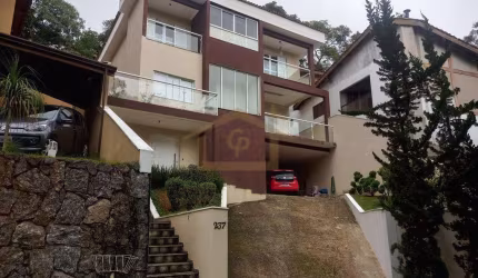 Casa para venda em Transurb de 385.00m² com 3 Quartos, 3 Suites e 4 Garagens