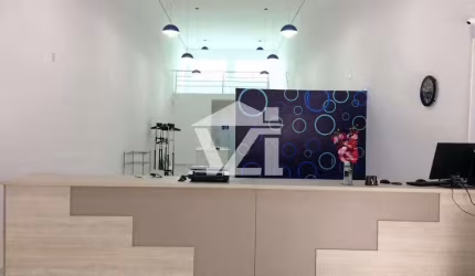 Sala Comercial para venda e aluguel em Centro de 160.00m² com 2 Garagens