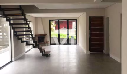 Sobrado para venda em Vila Oliveira de 450.00m² com 4 Quartos, 4 Suites e 2 Garagens