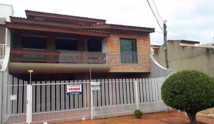 Casa para venda em Parque Três Meninos de 284.00m² com 3 Quartos, 1 Suite e 4 Garagens