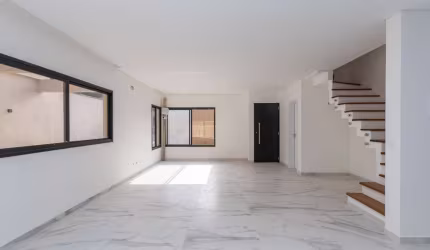 Sobrado para venda em Uberaba de 145.00m² com 3 Quartos, 3 Suites e 4 Garagens