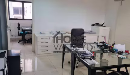 Sala Comercial para venda em Centro de 100.00m² com 2 Garagens