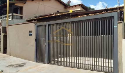 Casa para venda em Parque Residencial Lauriano Tebar de 250.00m² com 3 Quartos, 2 Suites e 2 Garagens