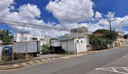 Galpão / Depósito / Armazém para alugar em Centro de 1000.00m² com 15 Garagens