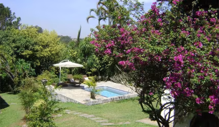 Casa de Condomínio para venda em Granja Viana de 260.00m² com 3 Quartos, 1 Suite e 4 Garagens