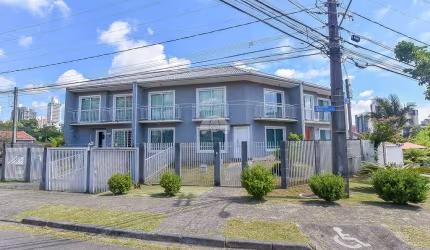 Sobrado para venda em Mossunguê de 224.00m² com 3 Quartos e 5 Garagens