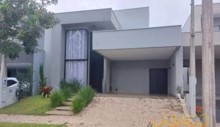 Casa para alugar em Condomínio Village São Carlos Iv de 175.00m² com 3 Quartos, 4 Suites e 4 Garagens