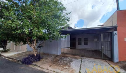 Casa para alugar em Jardim Paulistano de 220.00m² com 3 Quartos, 1 Suite e 3 Garagens