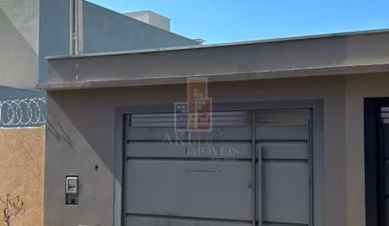 Casa para venda em Parque Residencial Castelo de 64.00m² com 2 Quartos, 1 Suite e 2 Garagens